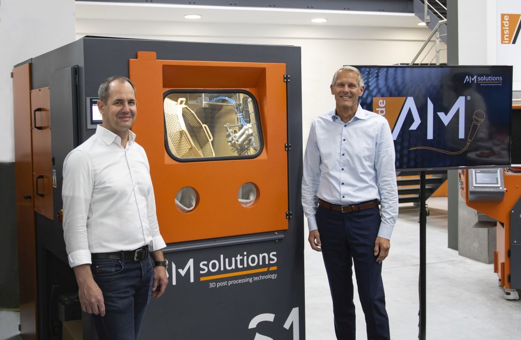 Christoph Hansen, Director of Sauber Engineering Technology and Innovation, and Stephan Rösler, President and CEO of Rösler Oberflächentechnik GmbH