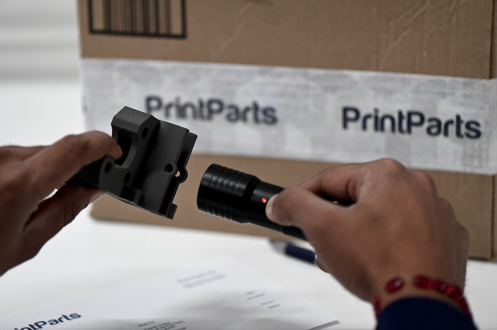 The handheld smart scanner is scanning the 3D printed SmartPart
